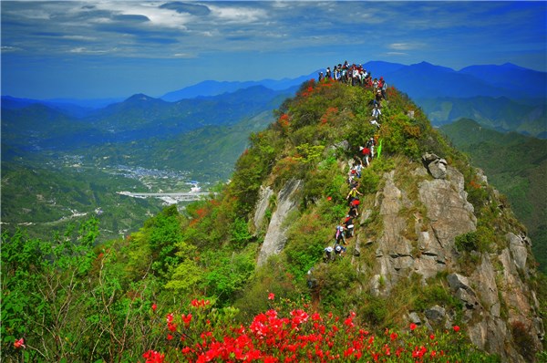 汤公山美游人旺